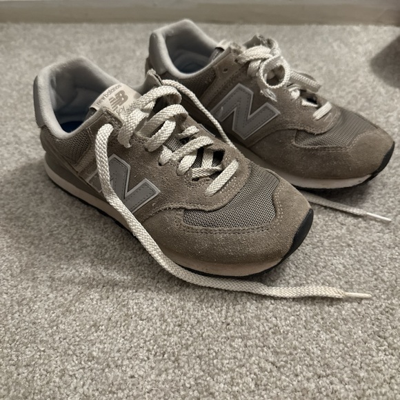 New Balance Gray Sneakers size 6 no box - Picture 1 of 4